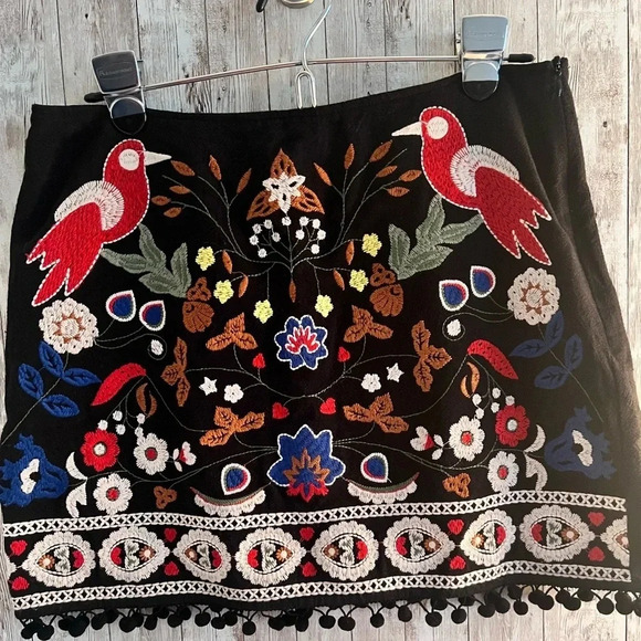 Impeccable Pig Embroidered Folk Mini Skirt - Picture 1 of 4